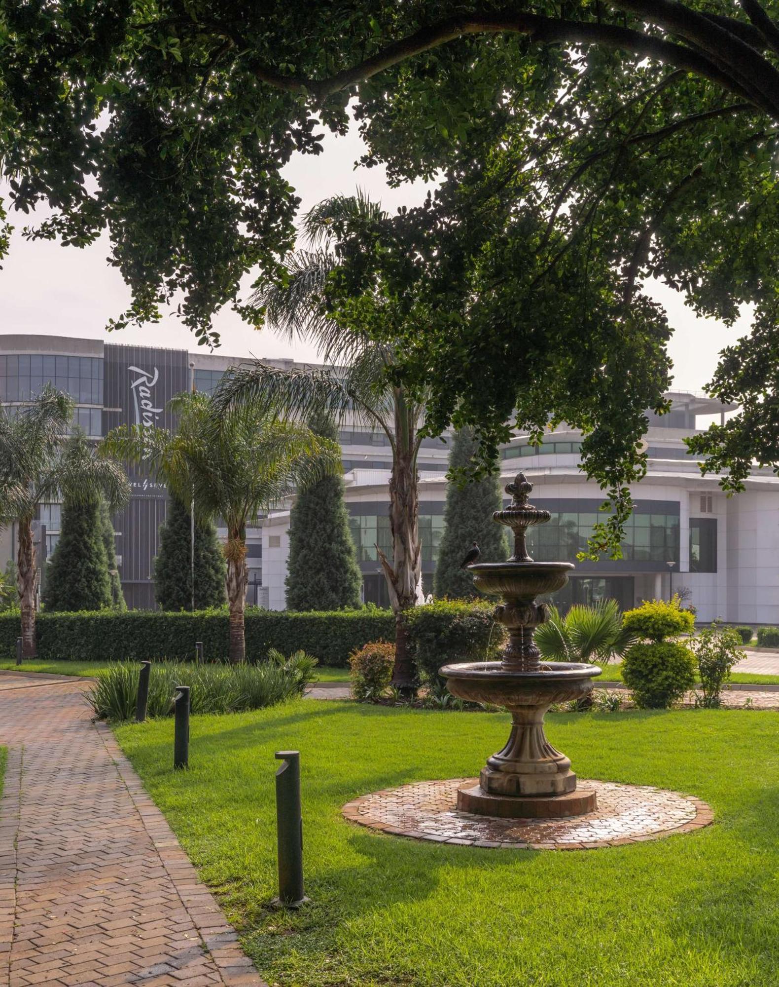 Radisson Hotel And Convention Centre Or Tambo Airport Johannesburg Eksteriør bilde